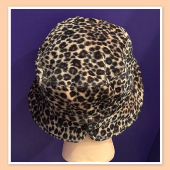 Bucket Hat in Faux Fur Leopard Print - Picture 2 of 3